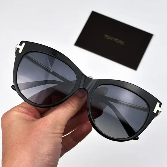 Tom Ford FT0821/S KIRA 01D Sunglasses Black Polarized Gradient Cat Eye Women